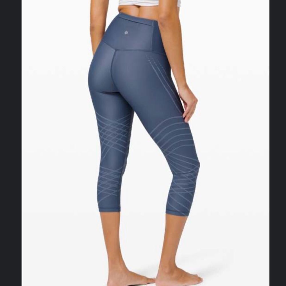 lululemon 4 Navy Cropped Leggings (b1)